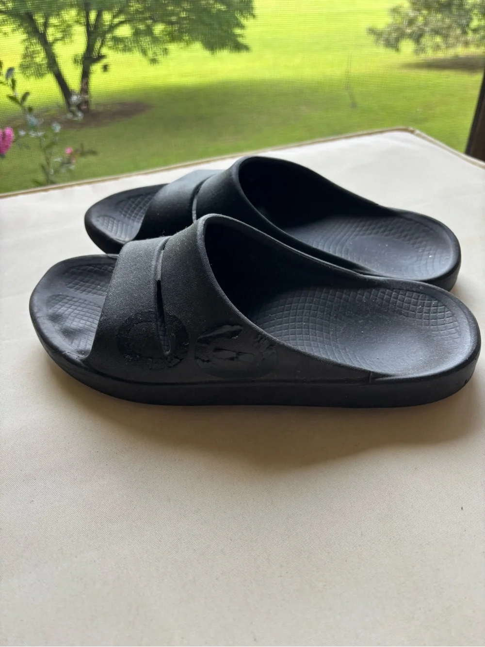 Oofos slides